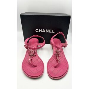 CHANEL Authentic‎ Lambskin Fuchsia And Gold Color Thong Sandals Coco  42 US 11